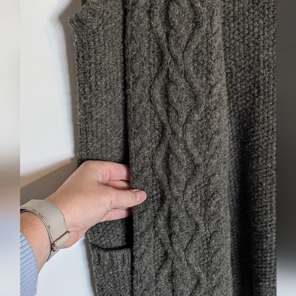 Eddie Bauer Sleeveless Wool Open Front Cardigan Green Cable Knit sz L - Picture 4 of 7